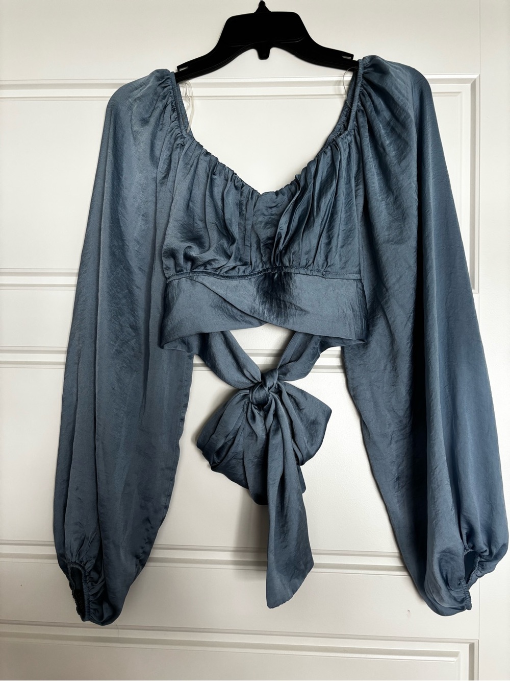 Windsor Women's Blue Tie-Back Long Sleeve Crop Top